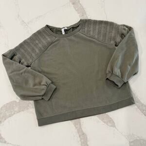 Cable & Gauge Cropped Sweatshirt Womens Medium Smocked Shoulder Army/Olive Green